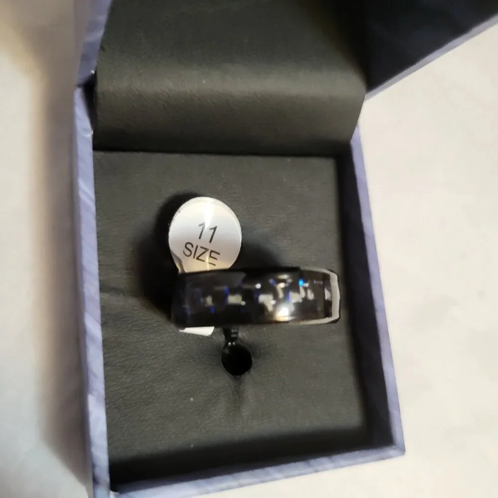 NWT MENS STAINLESS STEEL BEVELED EDGE WEDDING BAND SZ 11